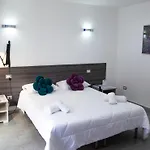 La Maison De Monet 게스트하우스 4*